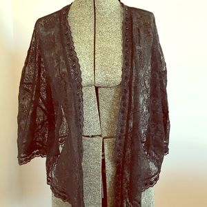 Lace kimono with details